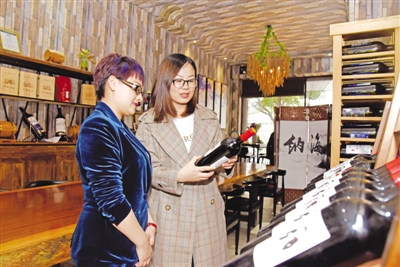 <p>　　紅寺堡葡萄酒深受福建省德化縣消費(fèi)者青睞。　　　　　　　　　　　　　　　　　　　　　　　　　　　　　　　　　　　　　　　　　　　　　　　　?。ǜ＝ㄊ〉禄h委宣傳部供圖）</p>