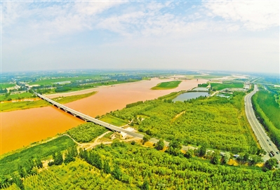 <p>　　圖為葉盛黃河大橋。黃河流經(jīng)寧夏397公里，滋養(yǎng)著兩岸各族兒女?！　　　　　　　　　　　　　　　　　　　　　　　　　　　　　　　　　　　　　　　　”緢?bào)記者　王曉龍　攝</p>