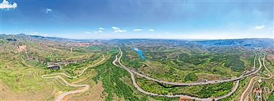 固原市深入推進生態(tài)制度、生態(tài)環(huán)境、生態(tài)空間、生態(tài)經(jīng)濟、生態(tài)生活、生態(tài)文化六大體系建設(shè)，推動山綠與民富、生態(tài)保護與高質(zhì)量發(fā)展有機結(jié)合。（資料照片）本報記者 黨碩 攝