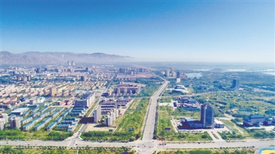 <p>　　石嘴山市這座傳統(tǒng)工業(yè)城市逐漸向綠色花園城市轉(zhuǎn)型。</p>