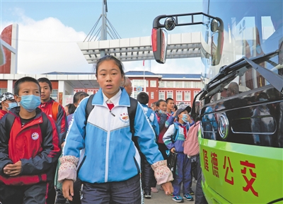 <p>　　盤山路，富民路。</p>
